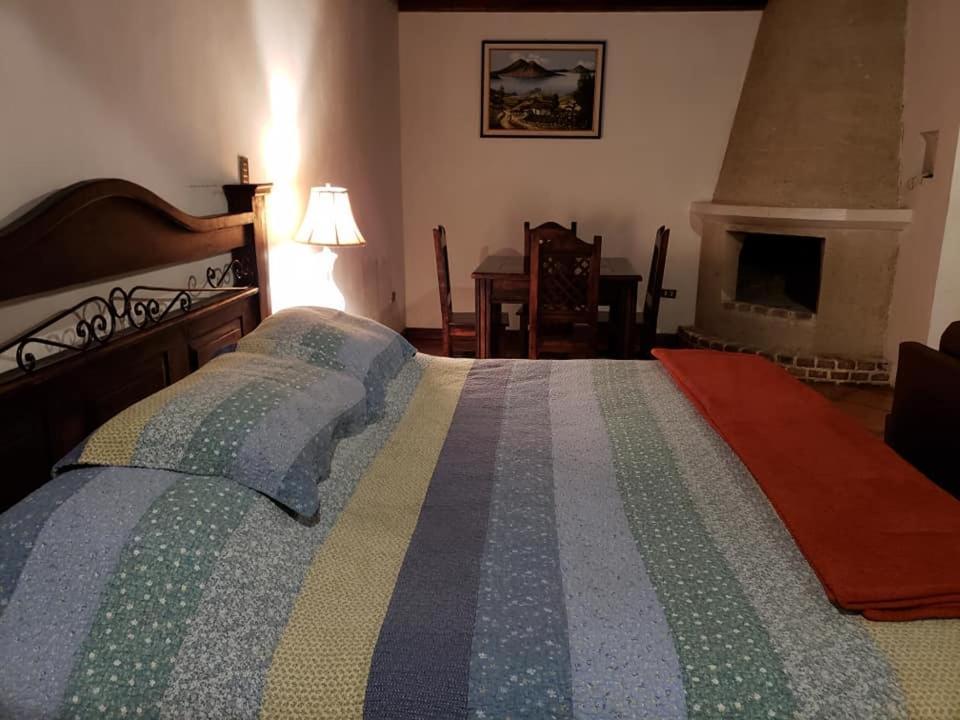 La Casa De La Alameda Bed & Breakfast Antigua Екстериор снимка