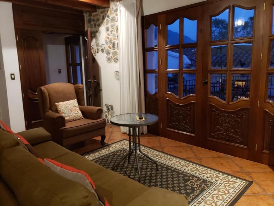 La Casa De La Alameda Bed & Breakfast Antigua Екстериор снимка