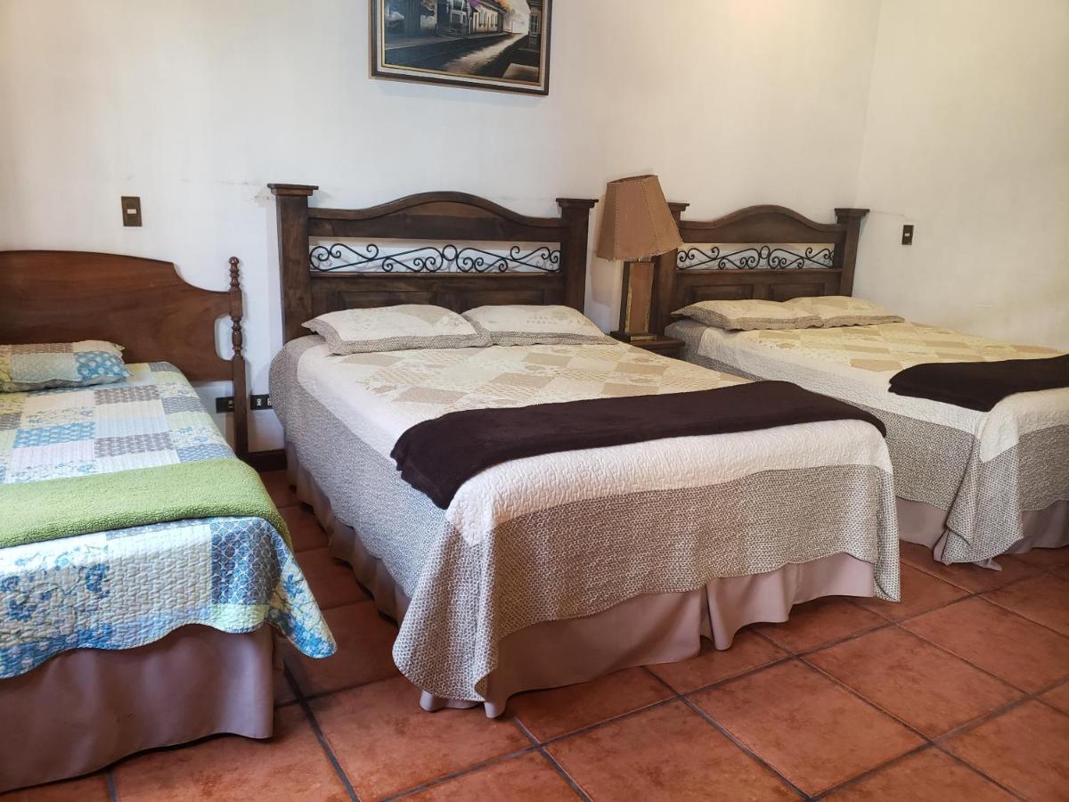 La Casa De La Alameda Bed & Breakfast Antigua Екстериор снимка